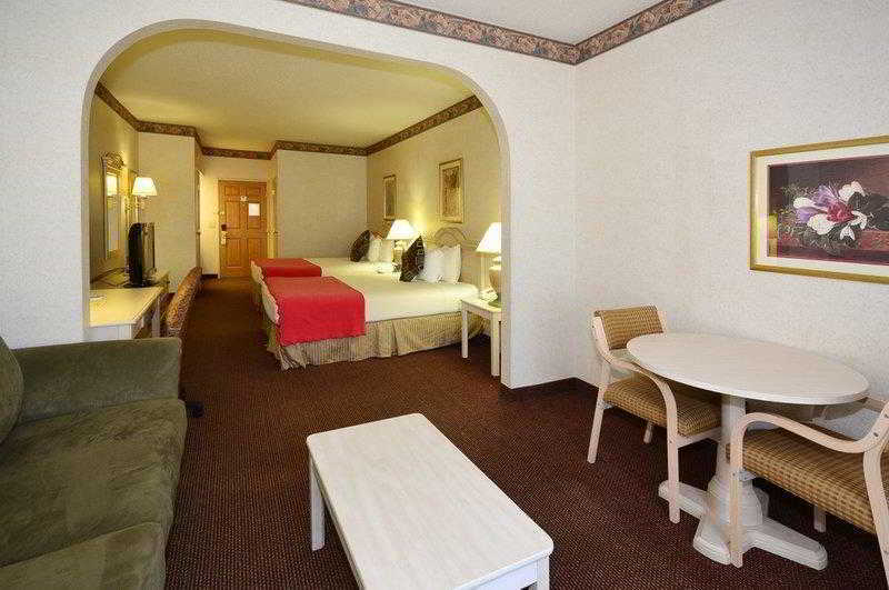 Best Western Plus Des Moines West Inn & Suites Clive Habitación foto